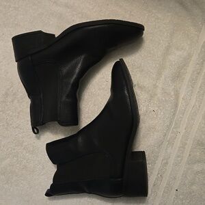 Kenneth Cole Reaction Salas Chelsea Black Boots womens 7.5